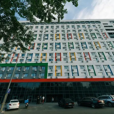 Dvukhurovnevyi Liuks Na Beresteiskoi * Kyiv