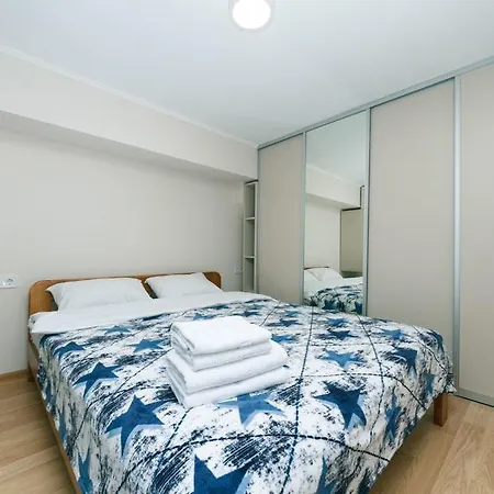 Apartment Dvukhurovnevyi Liuks Na Beresteiskoi